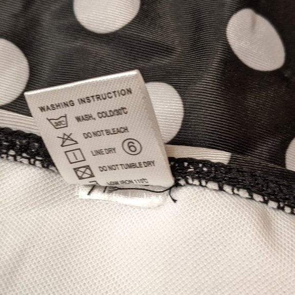 Stylish Women's Red and Black Polka Dot Bikini Set - Picture 14 of 15